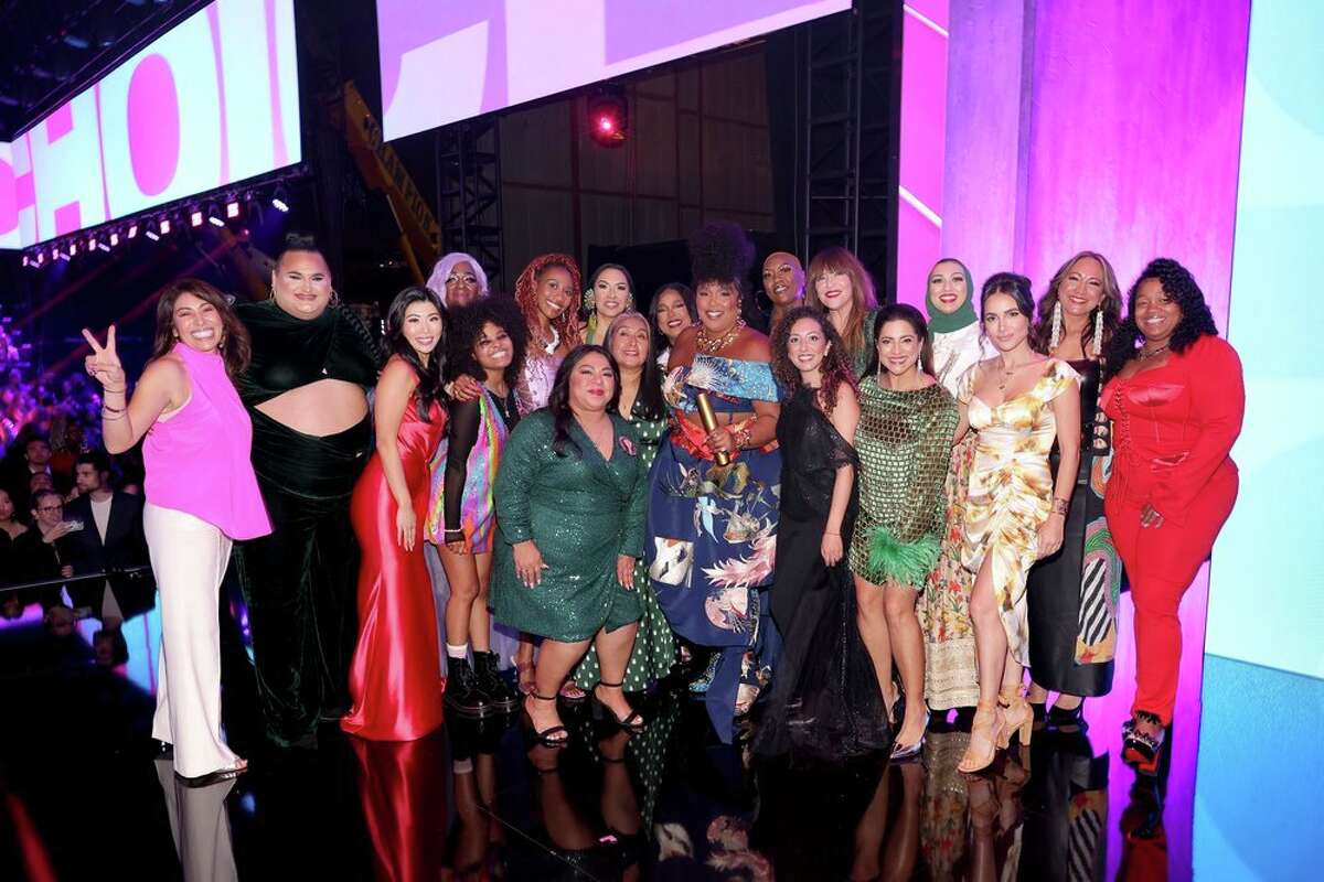 Lizzo uses People's Choice Awards speech to honor teacher killed in Uvalde massacre