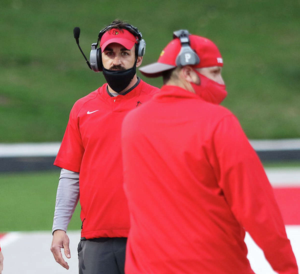 Alton coach Eric Dickerson (left) works the Redbirds sideline during a March 2021 game in spring season shortened by covid. Dickerson, who resigned at Alton after seven seasons in December 2021, is the new head coach at Marquette Catholic after being elevated from Explorers assistant on Thursday night.