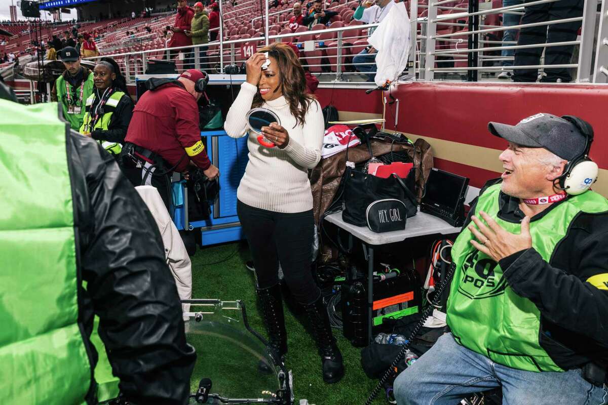 ATLANTA, GA - NOVEMBER 20: Fox Sports reporter Pam Oliver interviews Atlanta  Falcons quarterback Mar