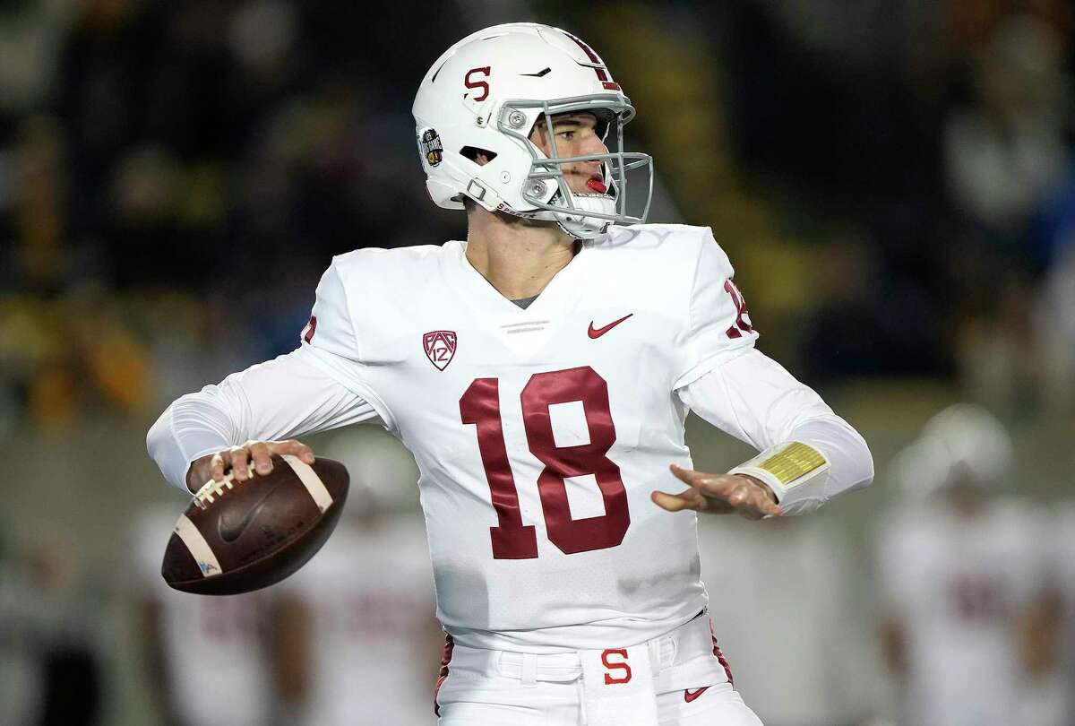 BERKELEY, CALIFORNIA - NOVEMBER 19: Tanner McKee #18 of the Stanford Cardinal drops back to pass against the California Golden Bears during the fourth quarter at California Memorial Stadium on November 19, 2022 in Berkeley, California. (Photo by Thearon W. Henderson/Getty Images)