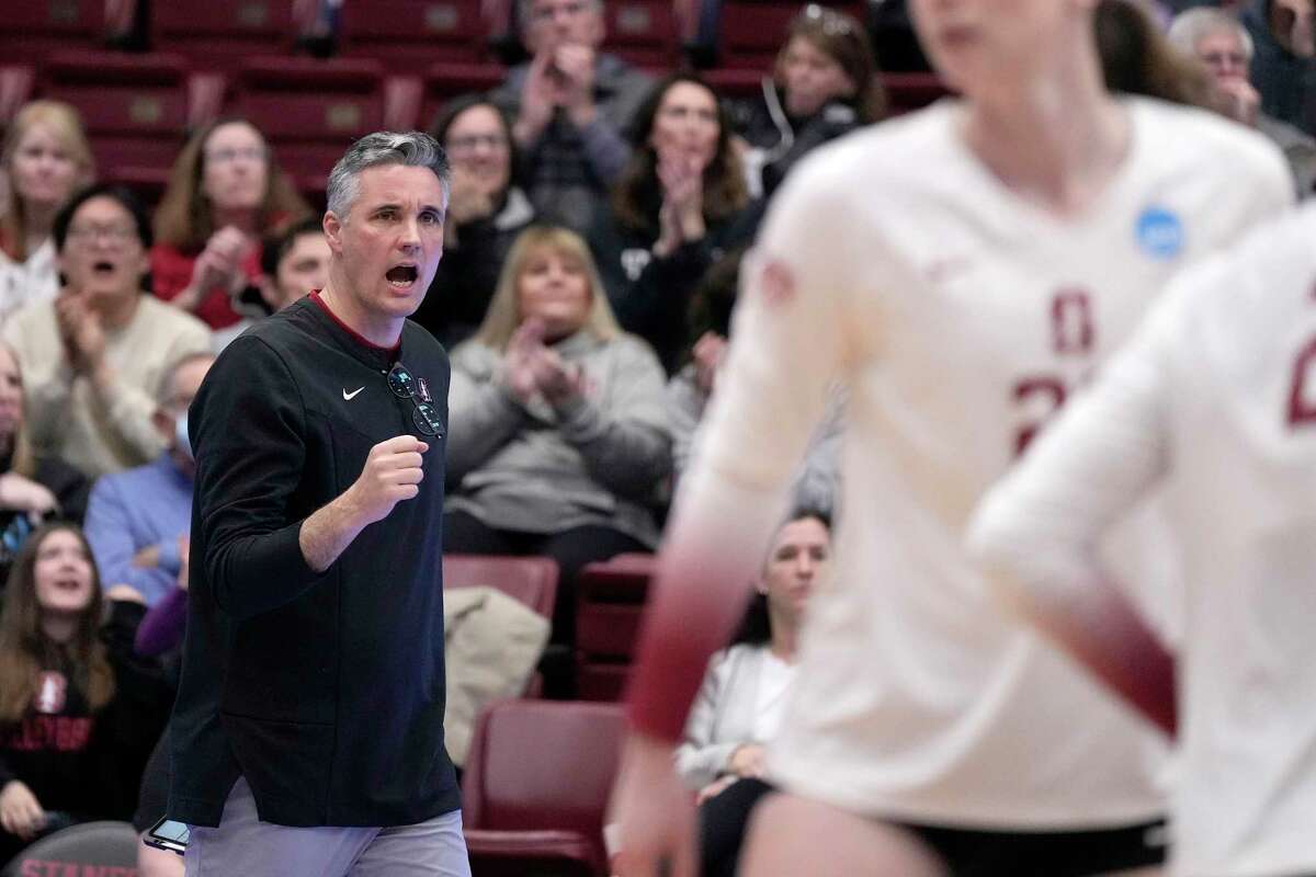 Stanford Women Sweep Houston Reach Volleyball Regional Final