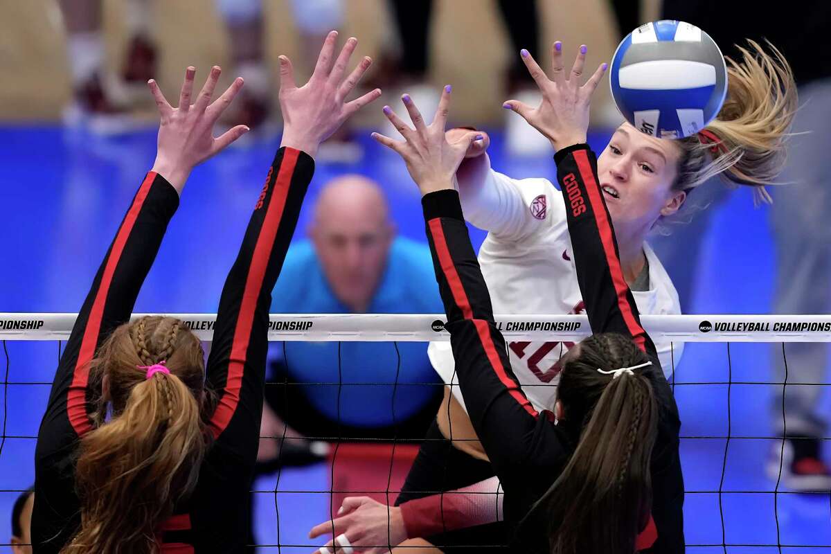 Stanford women sweep Houston, reach volleyball regional final