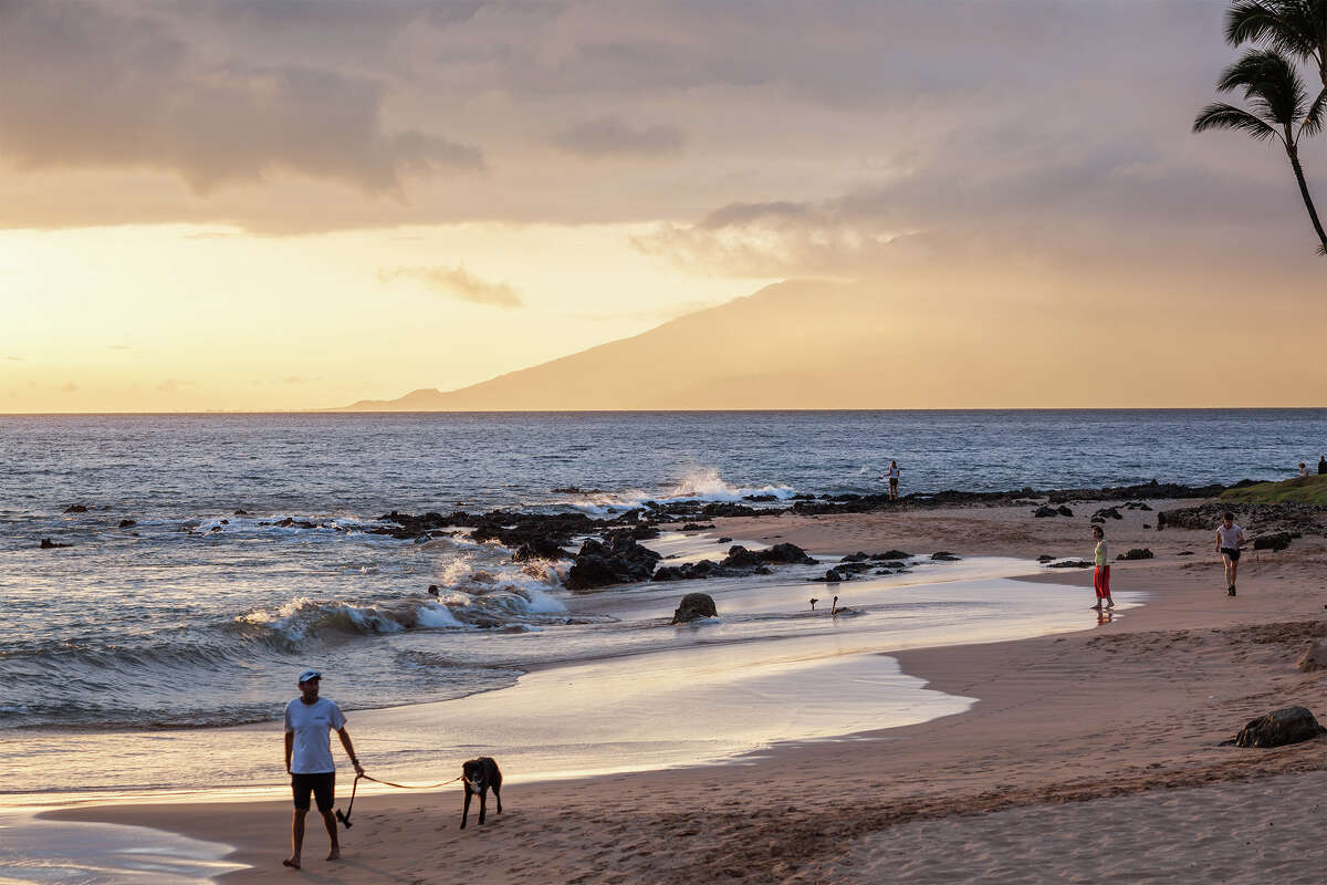 Beachgoers at Keawakapu Beach, Kihei, Maui, Hawaii. Taken May 14, 2014.
