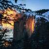 优胜美地的火瀑在埃尔卡皮坦流淌。