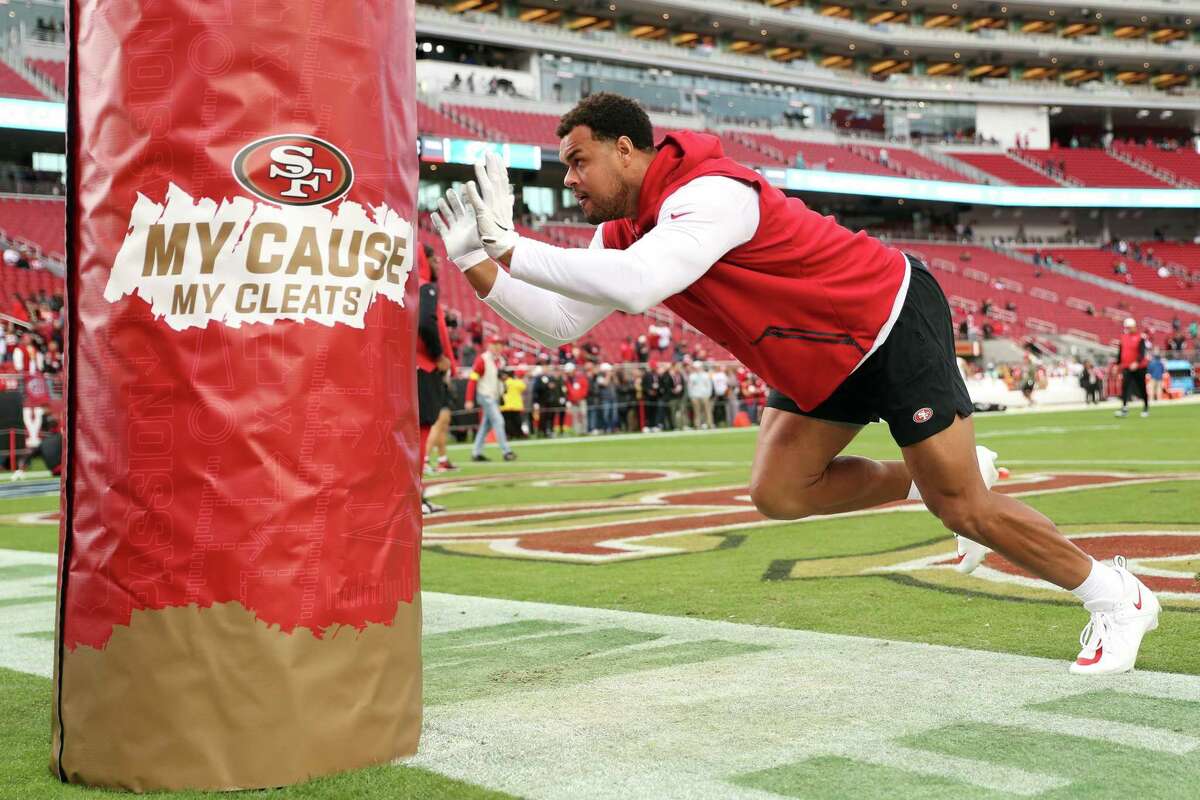 San Francisco 49ers’ Arik Armstead warms up to play Miami Dolphins in NFL game at Levi’s Stadium in Santa Clara, Calif., on Sunday, December 4, 2022.