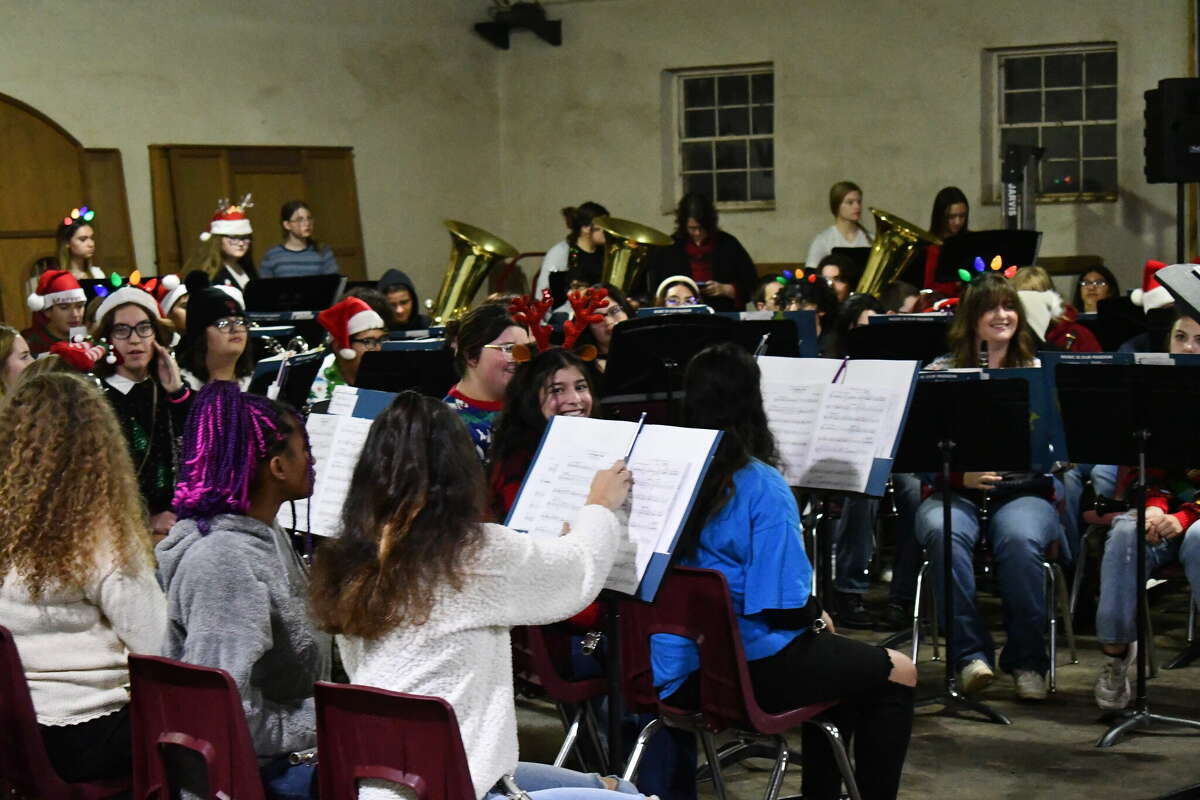 AHS band performs Christmas Concert for city of Abernathy