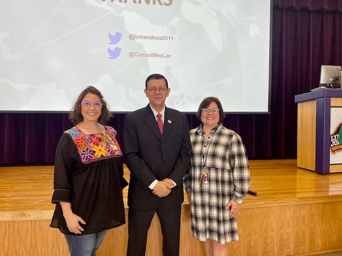 Carolina Quintanilla, Juan Carlos Mendoza Consul General of Mexico in Laredo, and Ana Cristina Martinez during an event to commemorate the 200 years of diplomatic relations between Mexico and US, at Lyndon B. Johnson High School, ninth grade campus, on Friday, Dec. 9, 2022.