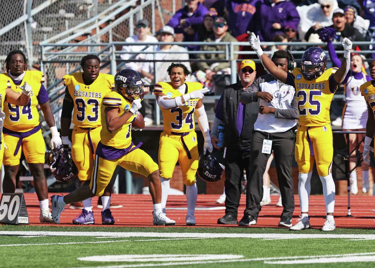 Mary Hardin-Baylor wide receiver Jamaal Hamilton (1) carries the ball down the sideline during the NCAA Division 3 playoff game against Trinity Saturday, Nov. 26, 2022, at Trinity Stadium in San Antonio, Texas.