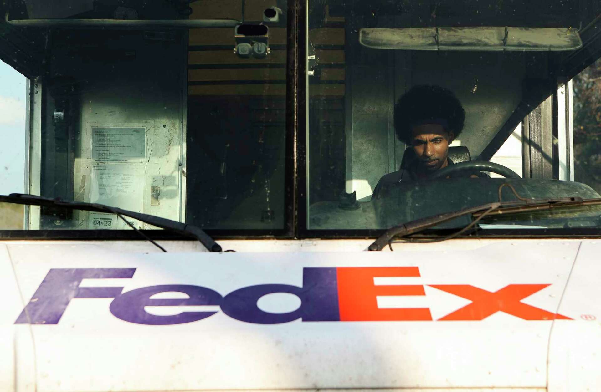 MoCo FedEx driver known for acts of kindness surprised with $3,000