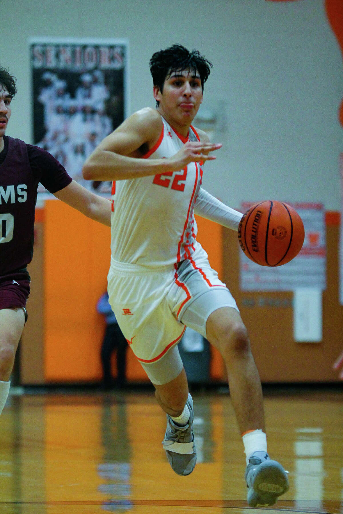 Ramon Chavez scored 15 points as the United Longhorns fell in double overtime Friday.