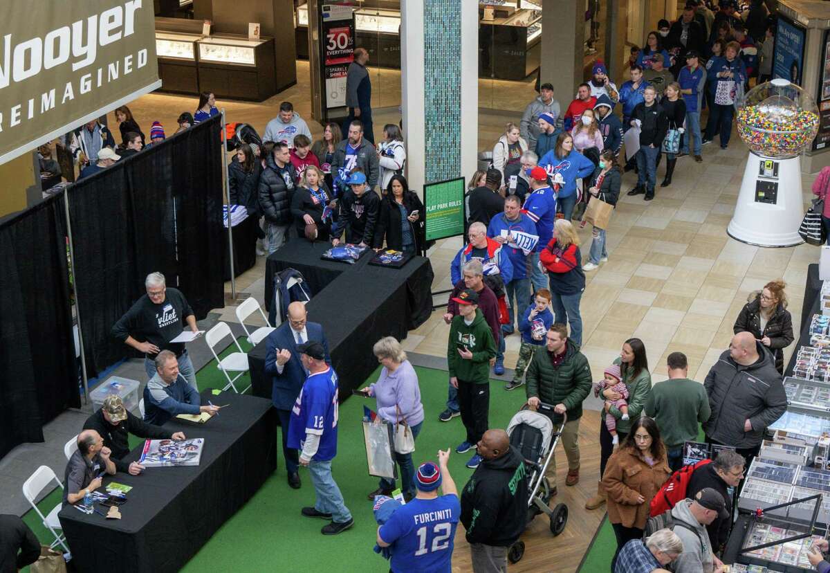 Buffalo Bills greats Jim Kelly, Andre Reed visit Colonie