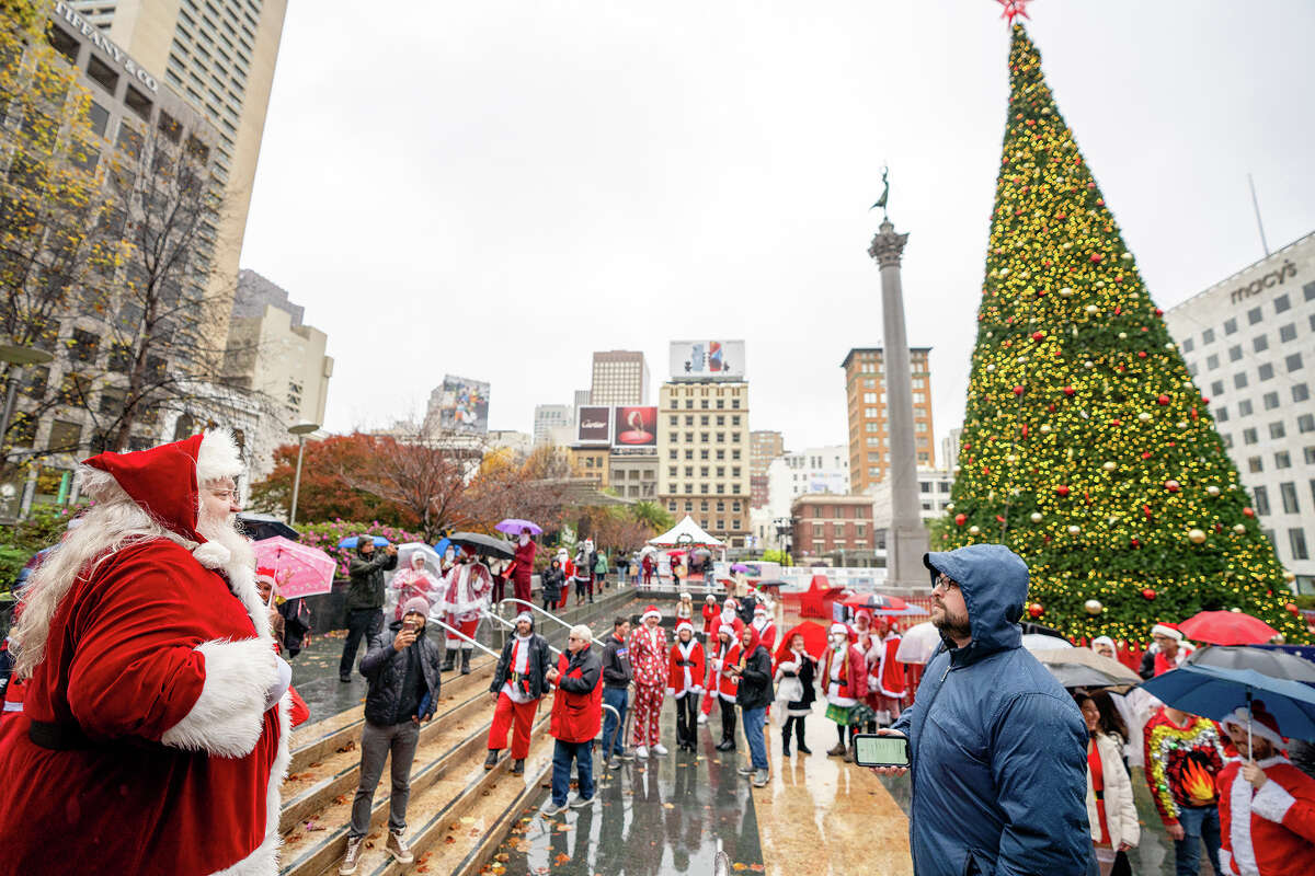 San Francisco’s classic holiday bar crawl, SantaCon, in pictures