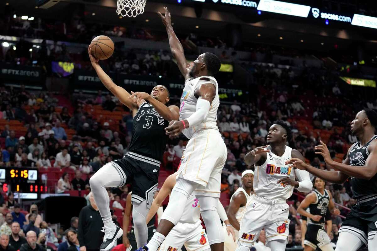 San Antonio Spurs Season-In-Review: Veteran Shooting Guard Romeo Langford  Focused on 'Being Consistent' - Sports Illustrated Inside The Spurs,  Analysis and More