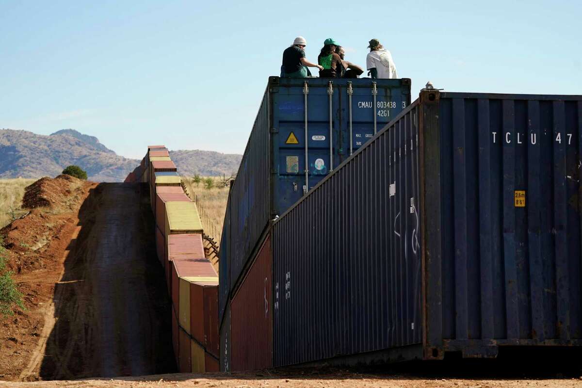 Arizona Governor stacks containers on border at term's end