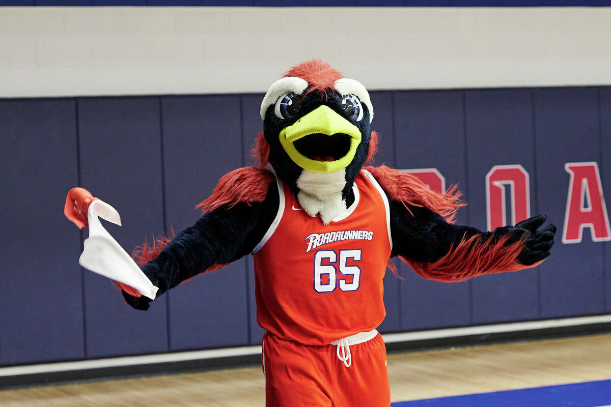 UTSA mascot Rowdy shares sidelines with other roadrunners