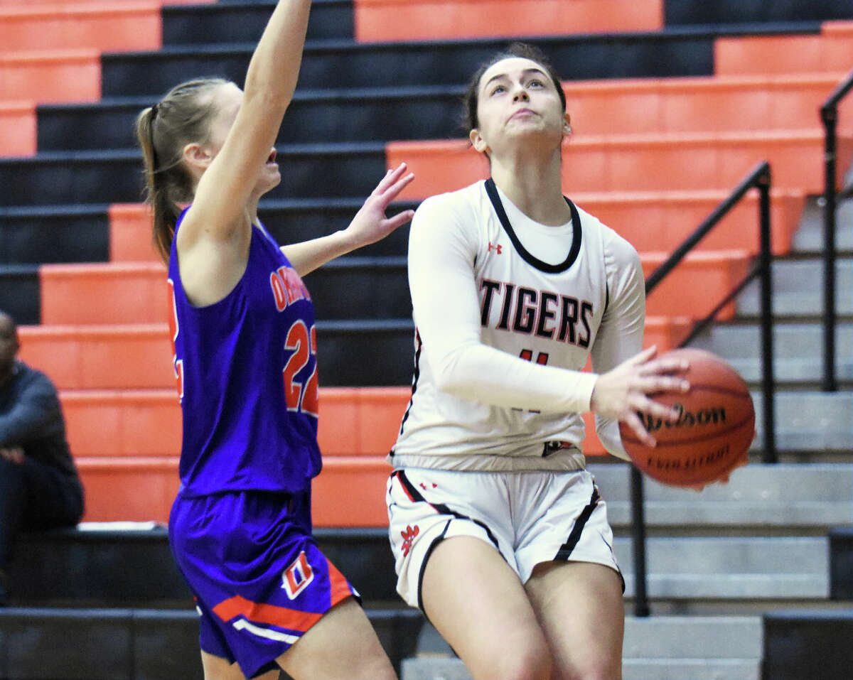 Edwardsville loses at home to state-ranked Okawville in Scott Credit ...