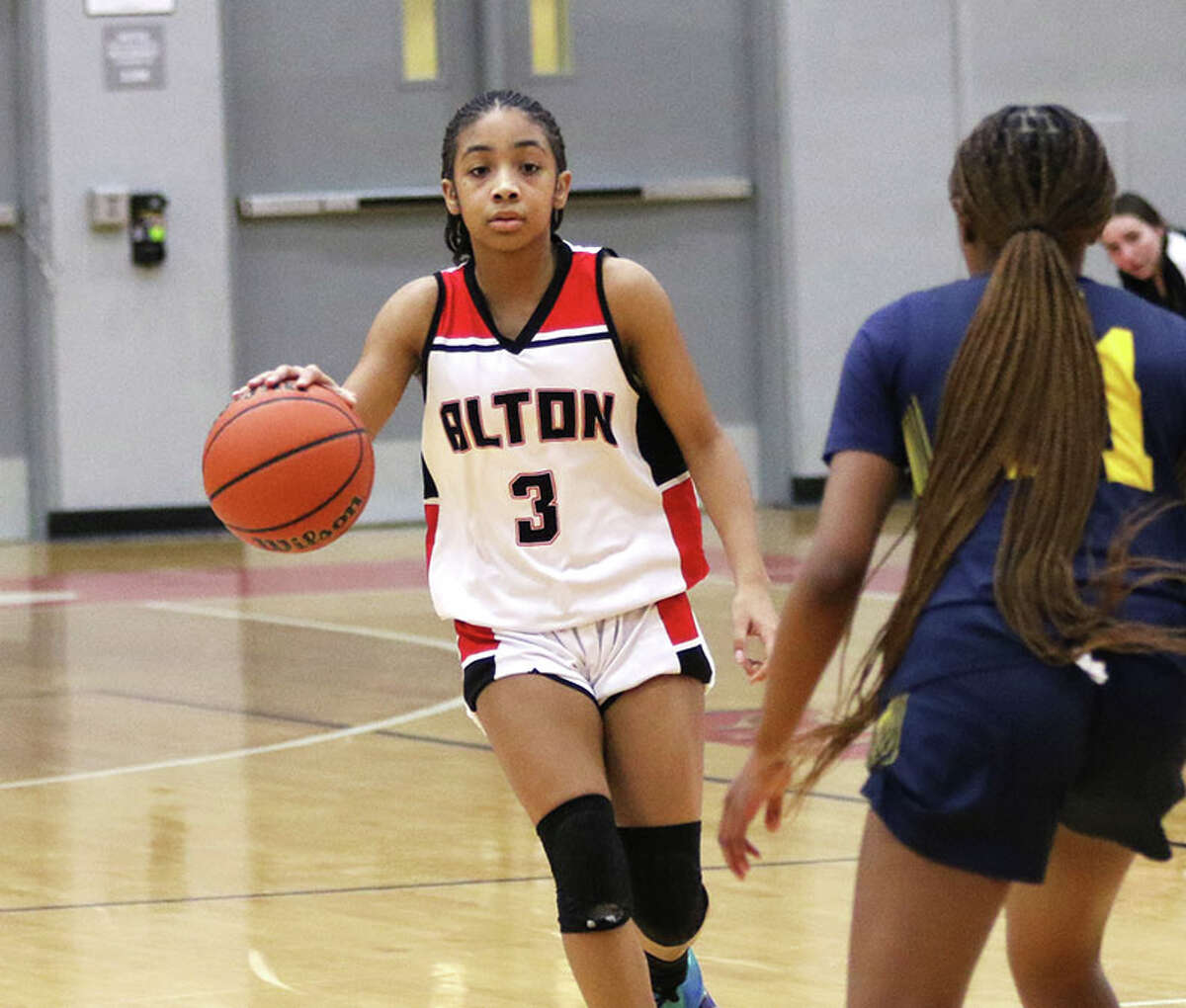 Alton's Kiyoko Proctor (3) runs offense in Thursday's SWC game against O'Fallon at Alton High in Godfrey. The Redbirds stayed unbeaten at 8-0 on Saturday with a shootout win over Lutheran St. Charles in Belleville.