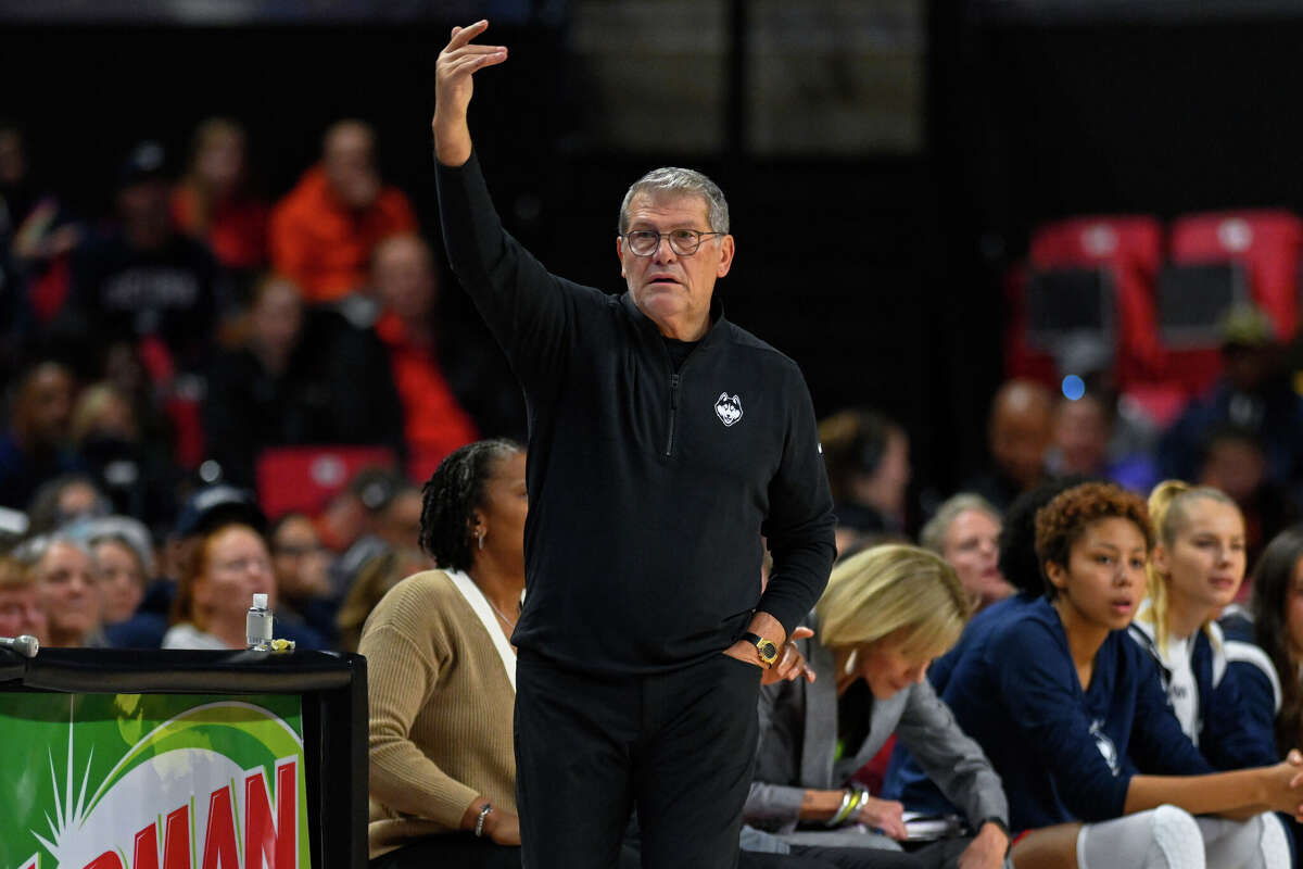 Geno Auriemma welcomes break for UConn women's injured players
