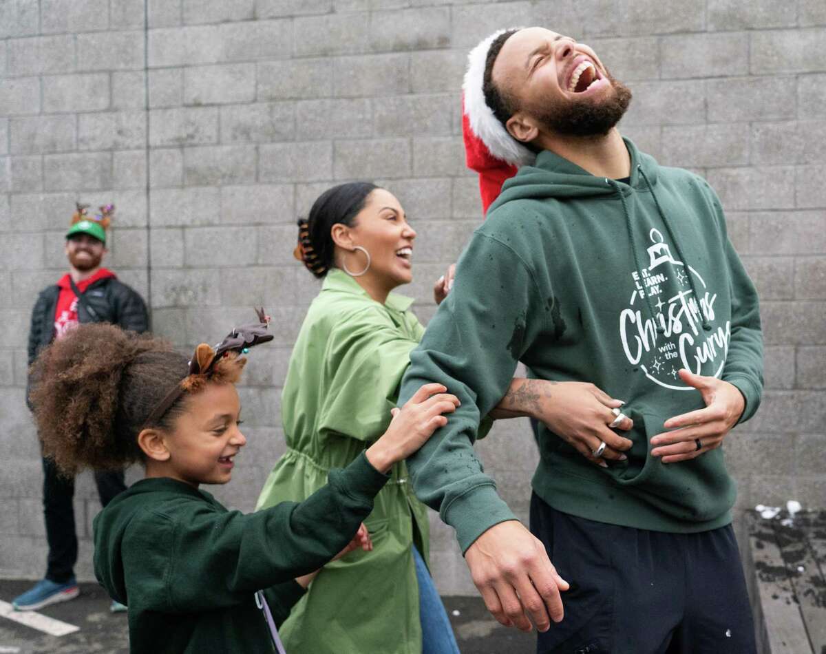 Giving back again, Steph and Ayesha celebrate 10th 'Christmas with the Currys'