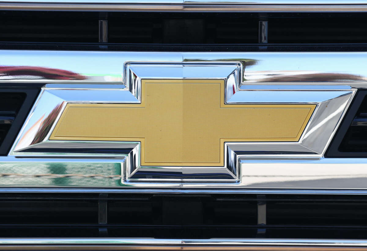 BURBANK, CALIFORNIA - AUGUST 4: The Chevrolet logo is displayed on vehicles at a Chevrolet dealership in Burbank, CA on August 4, 2021. Despite a shortage of computer chips, General Motors (GM) posted his $2.8 billion net profit in the second quarter. (Photo by Mario Tama/Getty Images)