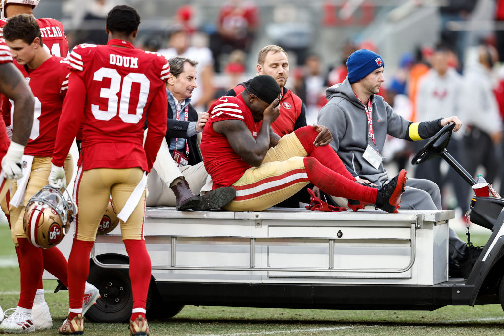 49ers' Deebo Samuel carted off the field with ankle injury