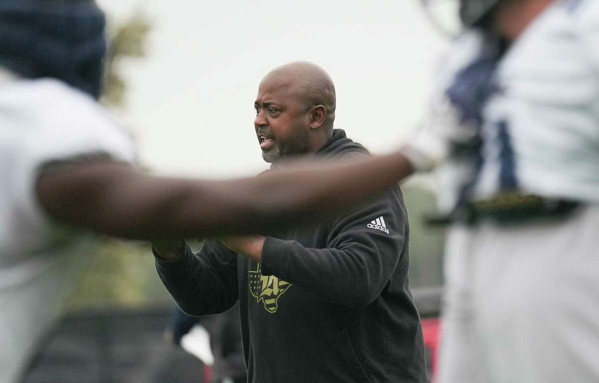 Rice football coach back on field after lung, kidney transplant