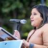 10月26日，在加利福尼亚州萨克拉门托的州议会大厦，参议员梅丽莎·胡尔塔多(d -桑格)在抗议水管理不善的抗议活动中发言。胡尔塔多在今年最接近的立法竞选中获胜后，于周六宣誓就任她的第二个任期。