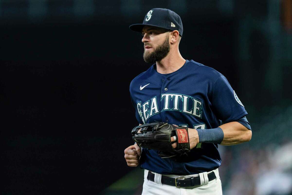FILE - Seattle Mariners' Mitch Haniger jogs off the field during the second game of a baseball doubleheader against the Los Angeles Angels on Aug. 6, 2022, in Seattle. Haniger and the San Francisco Giants agreed on a $43.5 million, three-year contract Tuesday, Dec. 6, 2022, at the winter meetings. (AP Photo/Stephen Brashear, File)