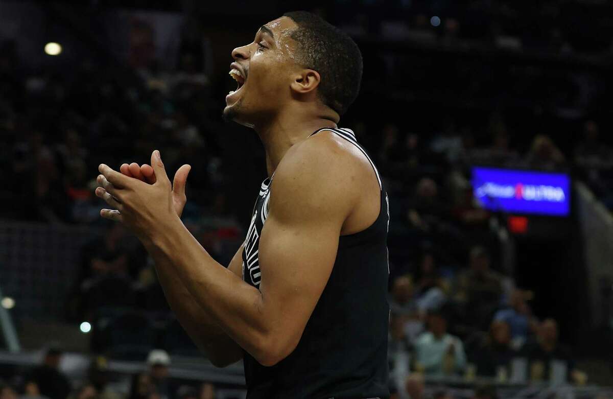 Spurs’ Keldon Johnson (03) reacts after missing a shot against the Cleveland Cavaliers at AT&T Center on Monday, Dec. 12, 2022.