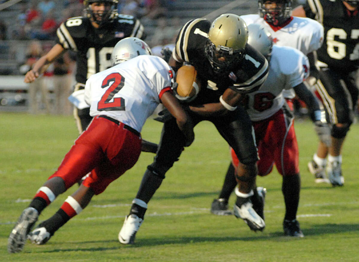 Nederland beats Goose Creek Memorial
