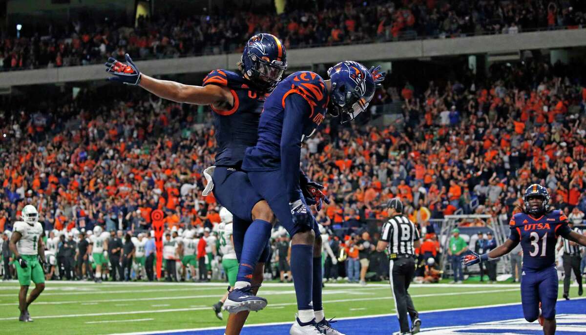 SAN ANTONIO, TX - DECEMBER 2: Wide receiver Zachari Franklin #4 of the UTSA Roadrunners celebrates his touchdown reception against North Texas Mean Green with a teammate in the first half at Alamodome on December 2, 2022 in San Antonio, Texas. (Photo by Ronald Cortes/Getty Images)