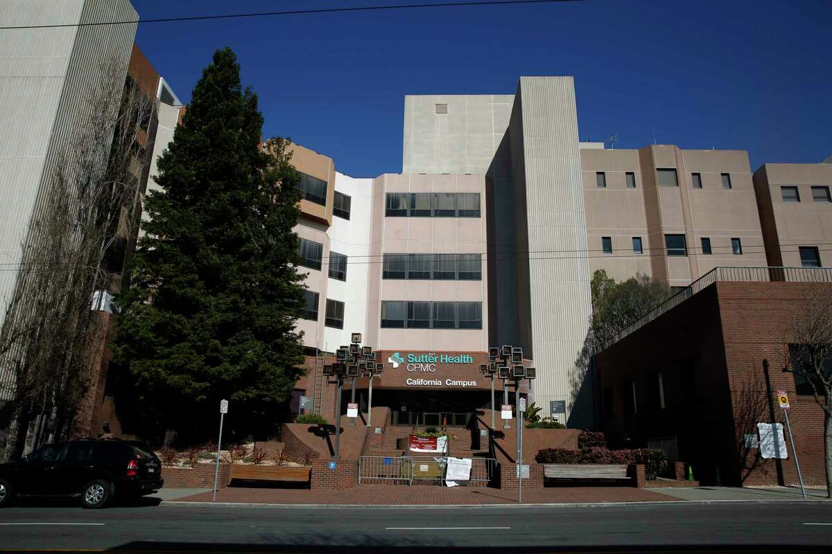 2020年2月26日星期三，在旧金山，加州太平洋医疗中心加州校区加利福尼亚街3700号的正门。一个新的开发商刚刚买下了这块地，并获得了建房许可。