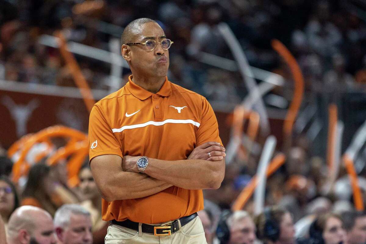 Texas turns to associate head coach Rodney Terry in wake of Chris Beard's  suspension