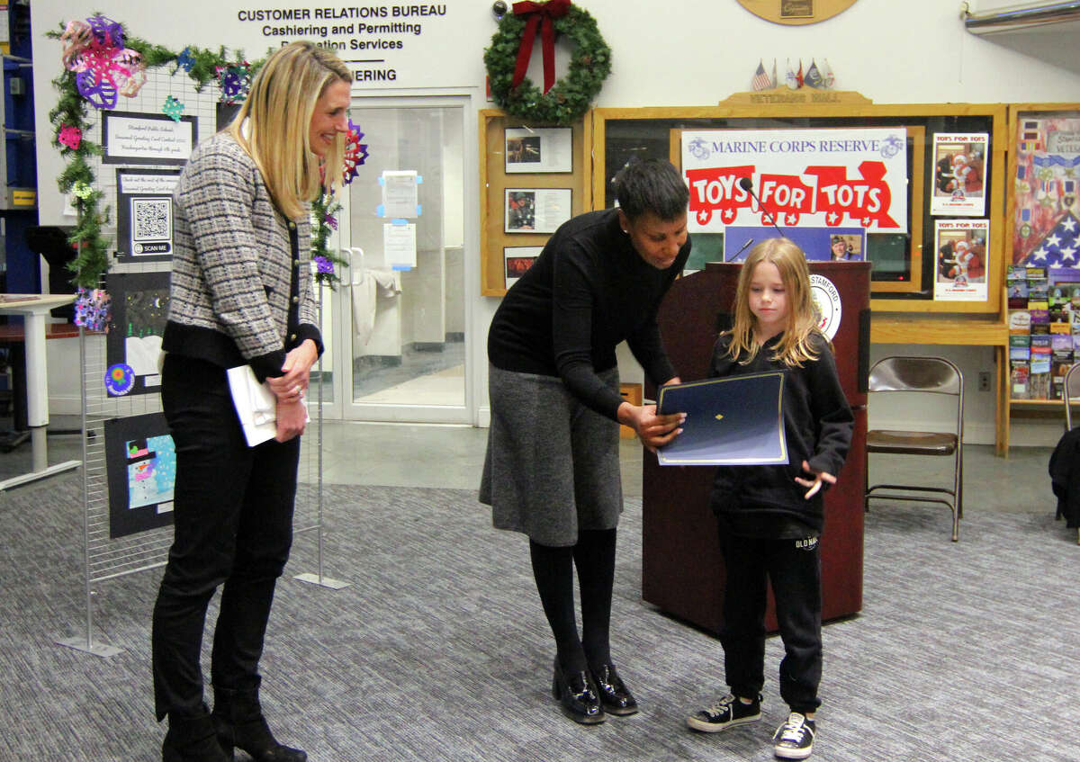 Stamford mayor, superintendent use studentmade holiday cards