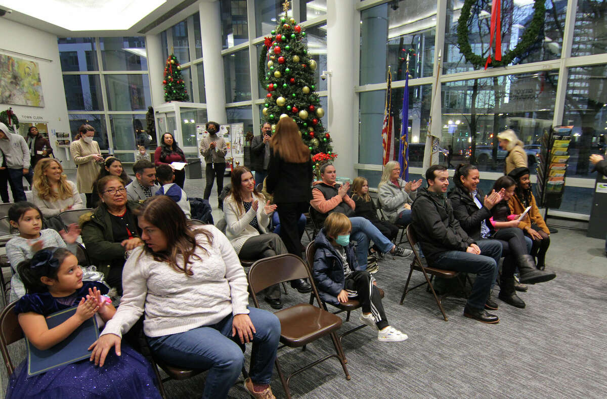 Stamford mayor, superintendent use studentmade holiday cards