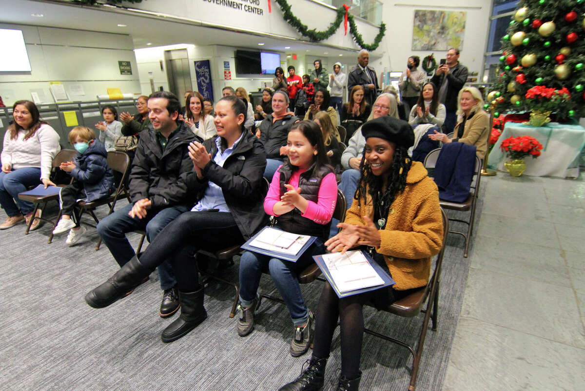 Stamford mayor, superintendent use studentmade holiday cards