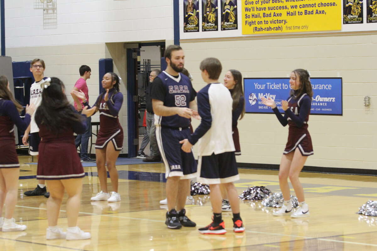 Bad Axe boys hoops blows out Saginaw Arts & Sciences Academy, 7224
