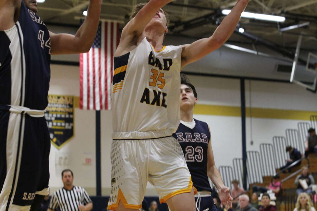 Bad Axe boys hoops blows out Saginaw Arts & Sciences Academy, 7224