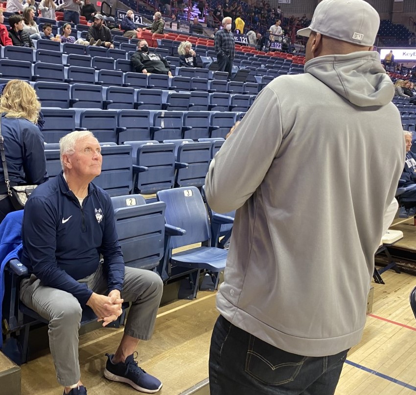 How Bobby Hurley helped his brother Dan Hurley get a win for UConn against  Syracuse - Troy Nunes Is An Absolute Magician