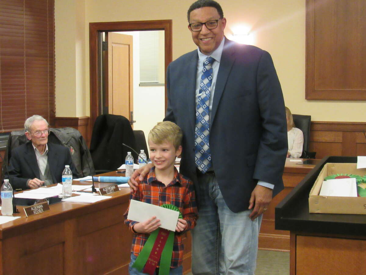 Mayor David Goins with 1st place winner William Alford