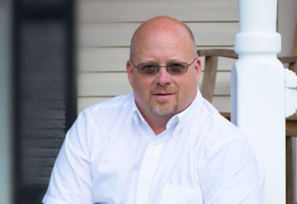 Winsted Realtor brings career experience to Gilbert students