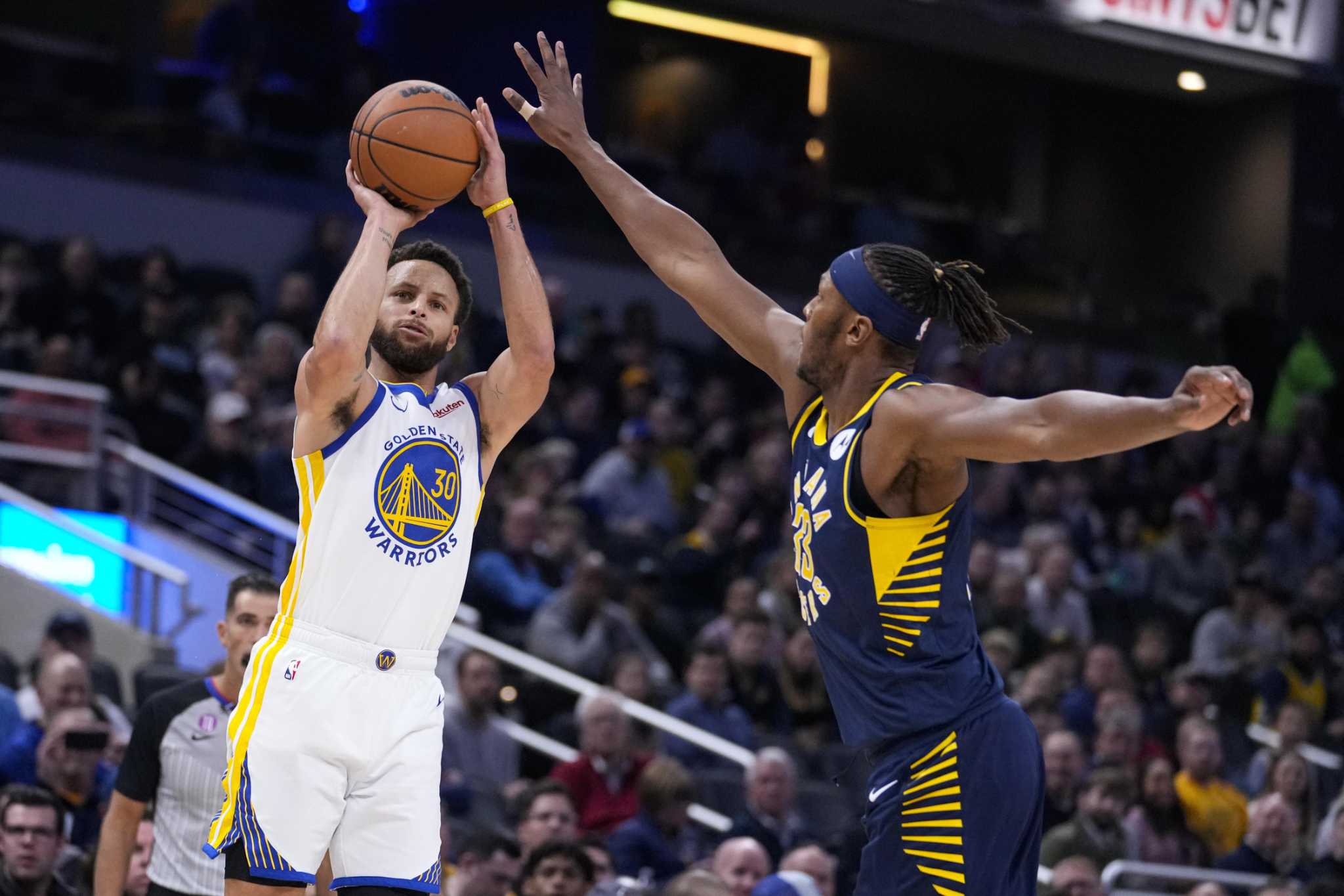 Curry sai lesionado, e Warriors perdem para os Pacers, nba