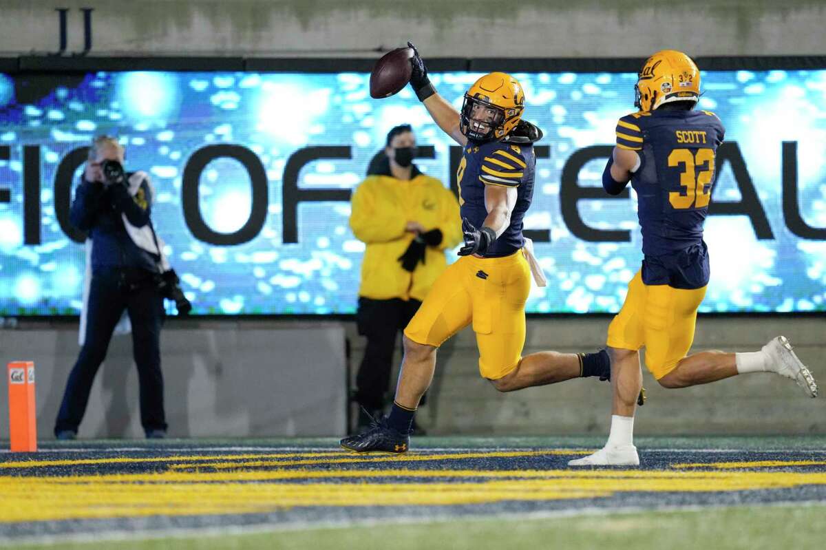 California linebacker Jackson Sirmon (8) scores a touchdown after recovering a Stanford fumble during the second half of an NCAA college football game in Berkeley, Calif., Saturday, Nov. 19, 2022. (AP Photo/Godofredo A. Vásquez)