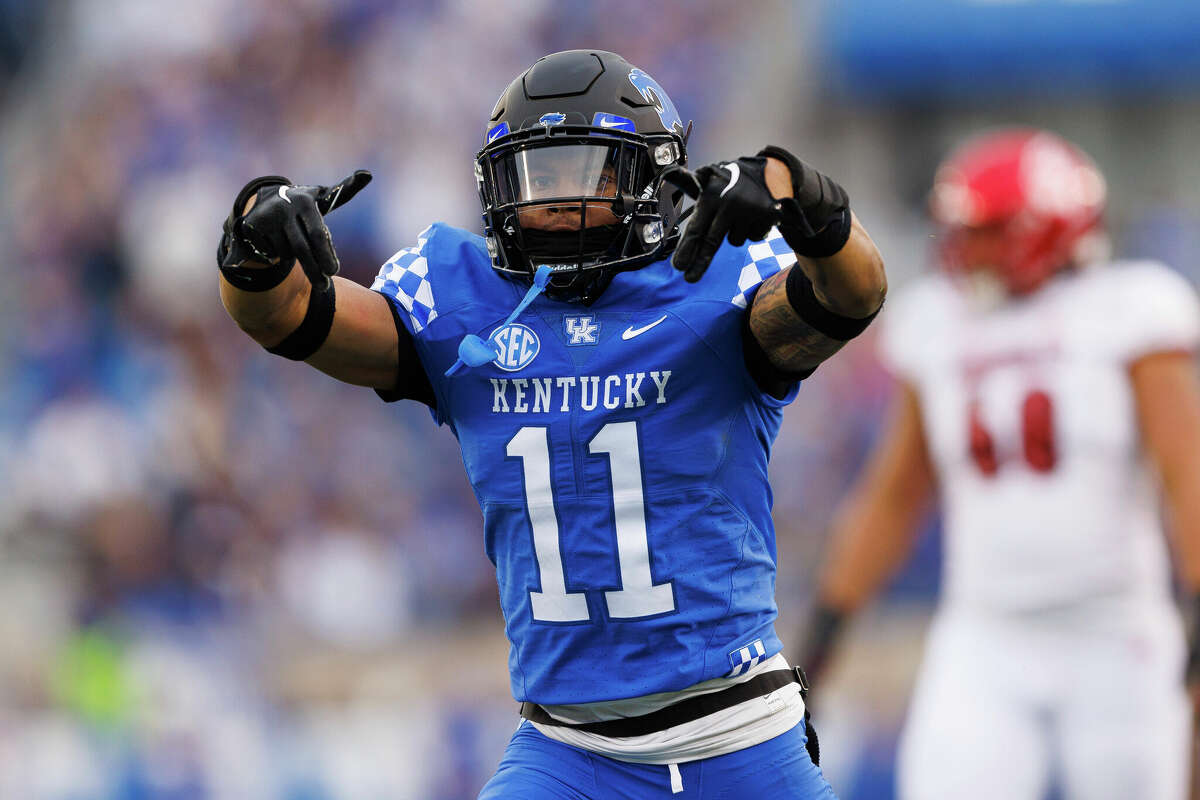 LOUISVILLE, KY - OCTOBER 29: Louisville Cardinals safety M.J.