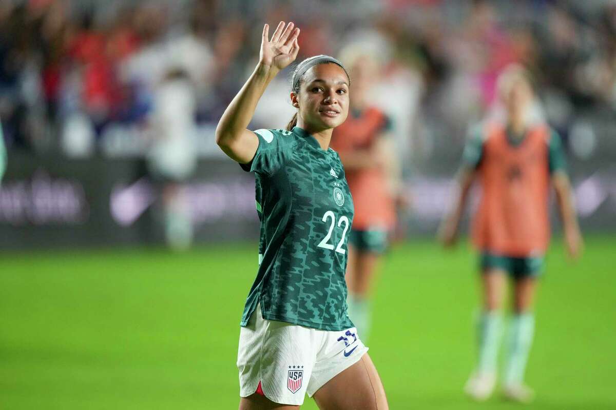 FORT LAUDERDALE, FL - NOVEMBER 10: Sophia Smith #11 of the United States waves to fans after the women's international friendly game against Germany at DRV PNK Stadium on November 10, 2022 in Fort Lauderdale, Florida. (Photo by Eric Espada/Getty Images)
