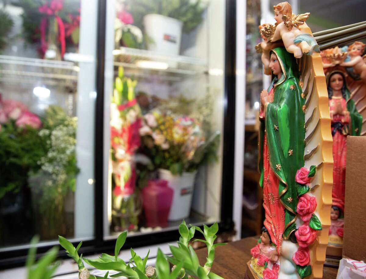 Photos Houstonians honor the Virgen de Guadalupe with annual masses