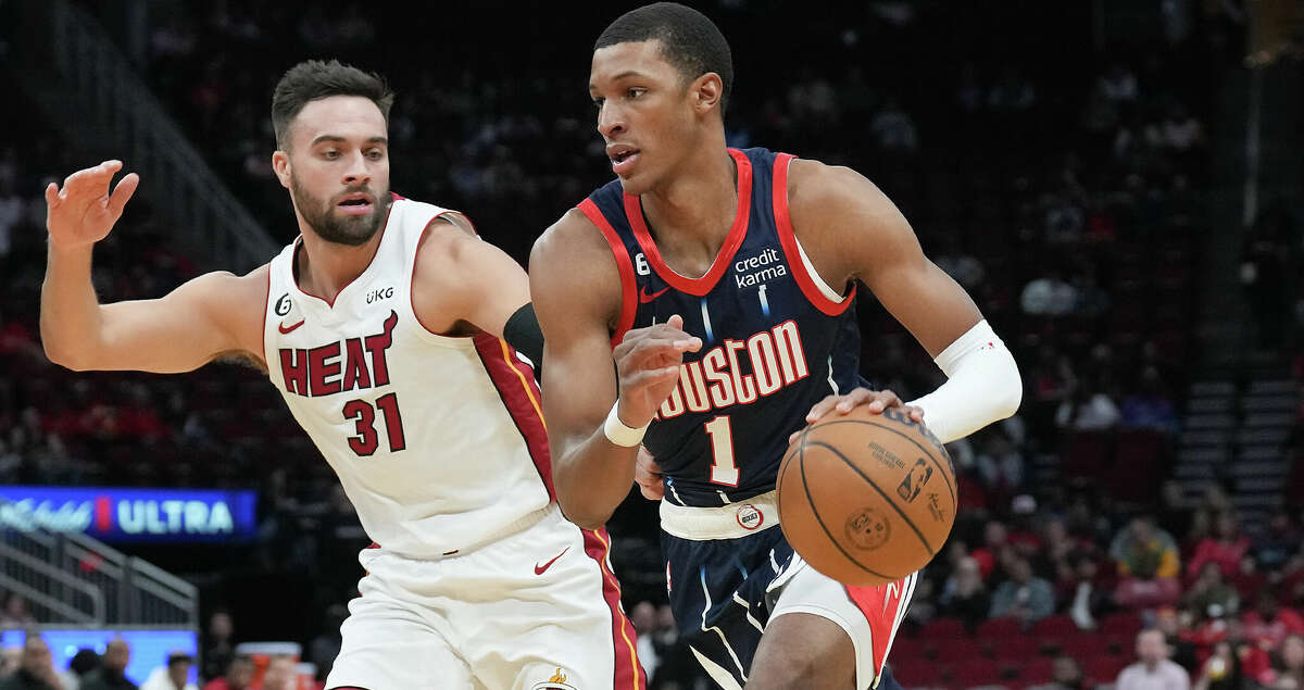 Houston Rockets forward Jabari Smith Jr. (1) drives to the basket around Miami Heat guard Max Strus (31) in the first half at the Toyota Center on Thursday, Dec. 15, 2022 in Houston.