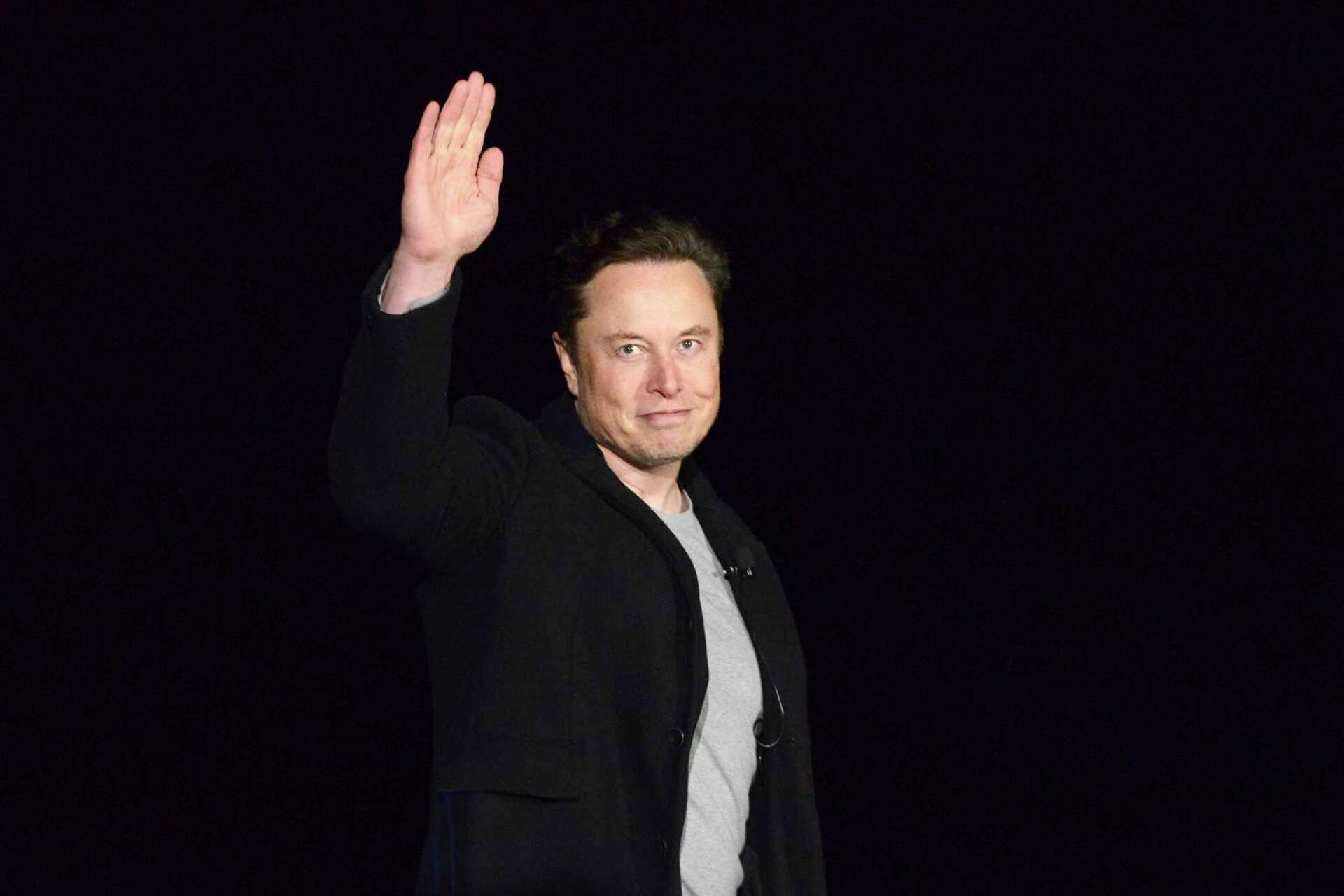 Twitter suspends accounts of several journalists who have reported on Elon  Musk
