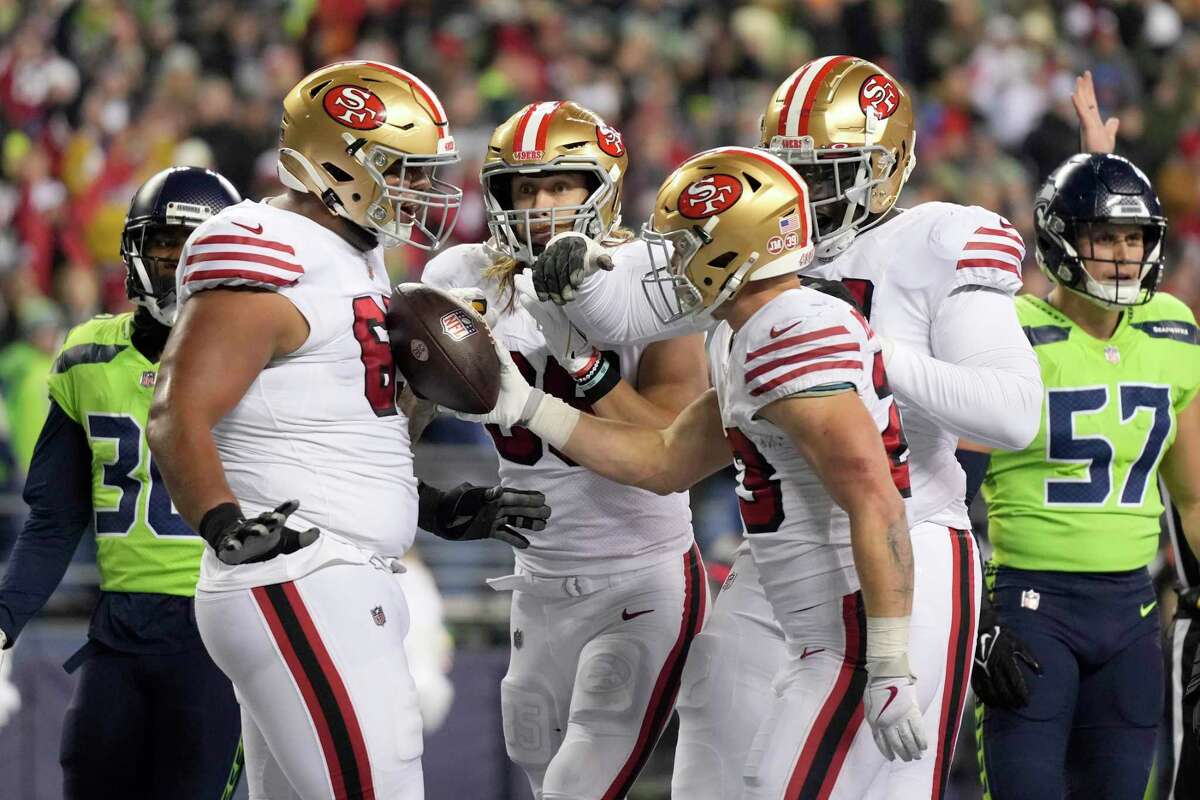 San Francisco 49ers quarterback Brock Purdy runs against Seattle Seahawks  defensive tackle Quinton Jefferson during the second half of an NFL  football game in Seattle, Thursday, Dec. 15, 2022. (AP Photo/Marcio Jose