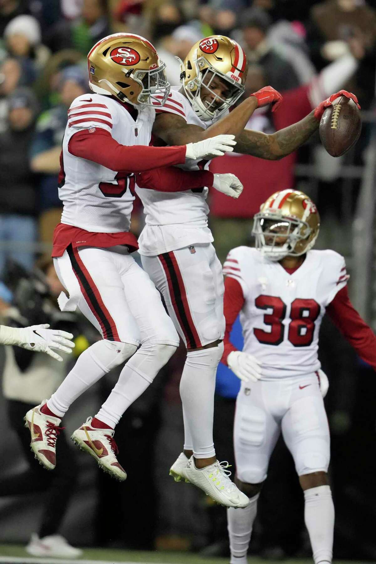 Ramp up Purdy mania, 49ers beat Seahawks 21-13 to clinch NFC West